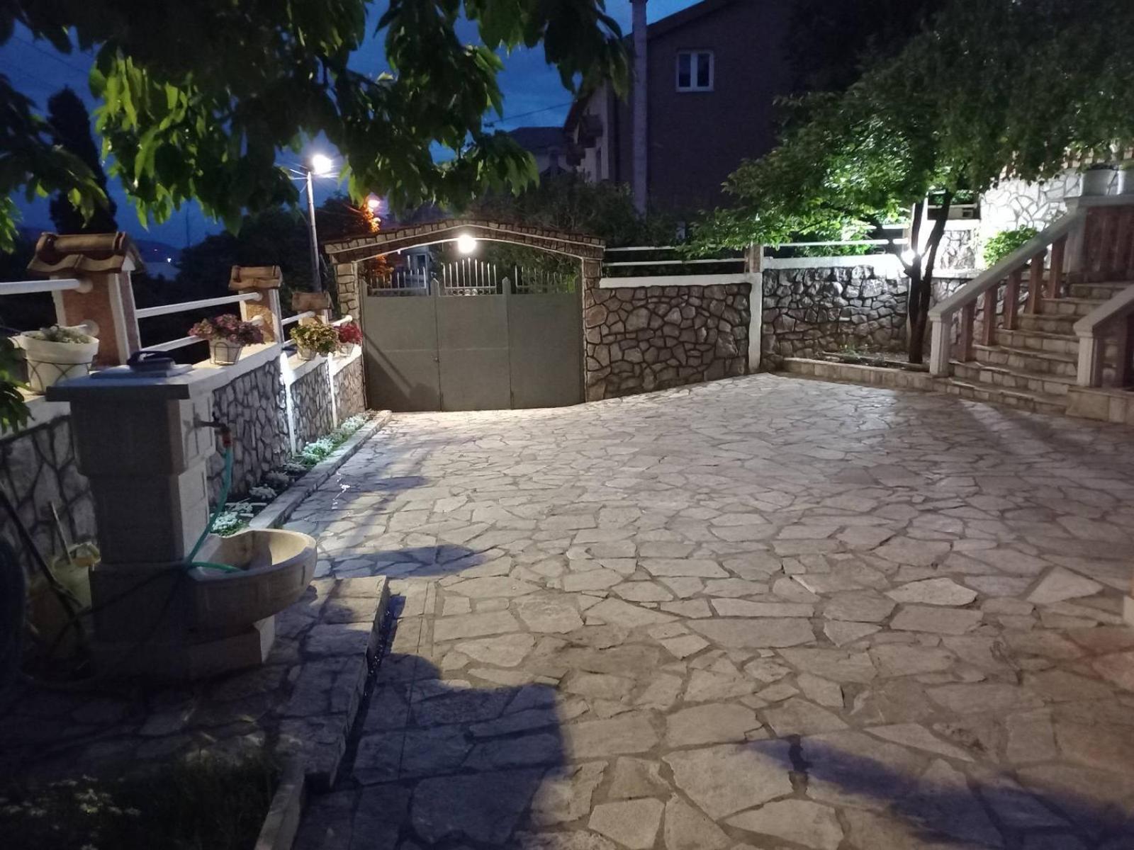 Apartmani Breze Podgorica Ngoại thất bức ảnh